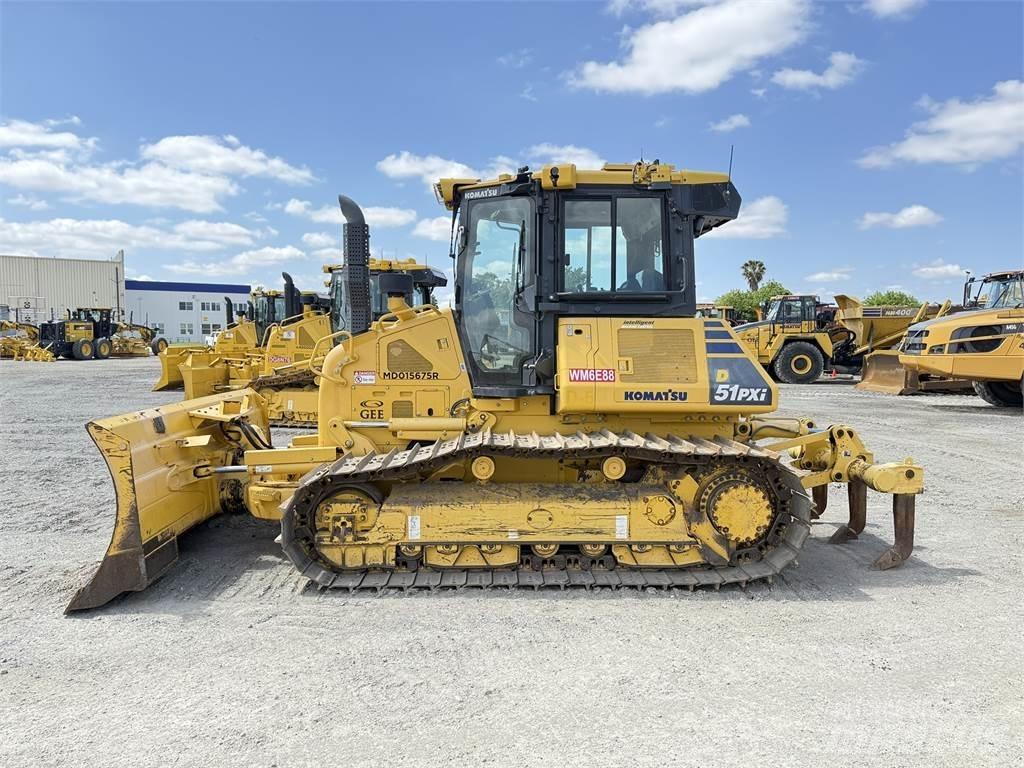 Komatsu D51PXi-24 Buldooserid