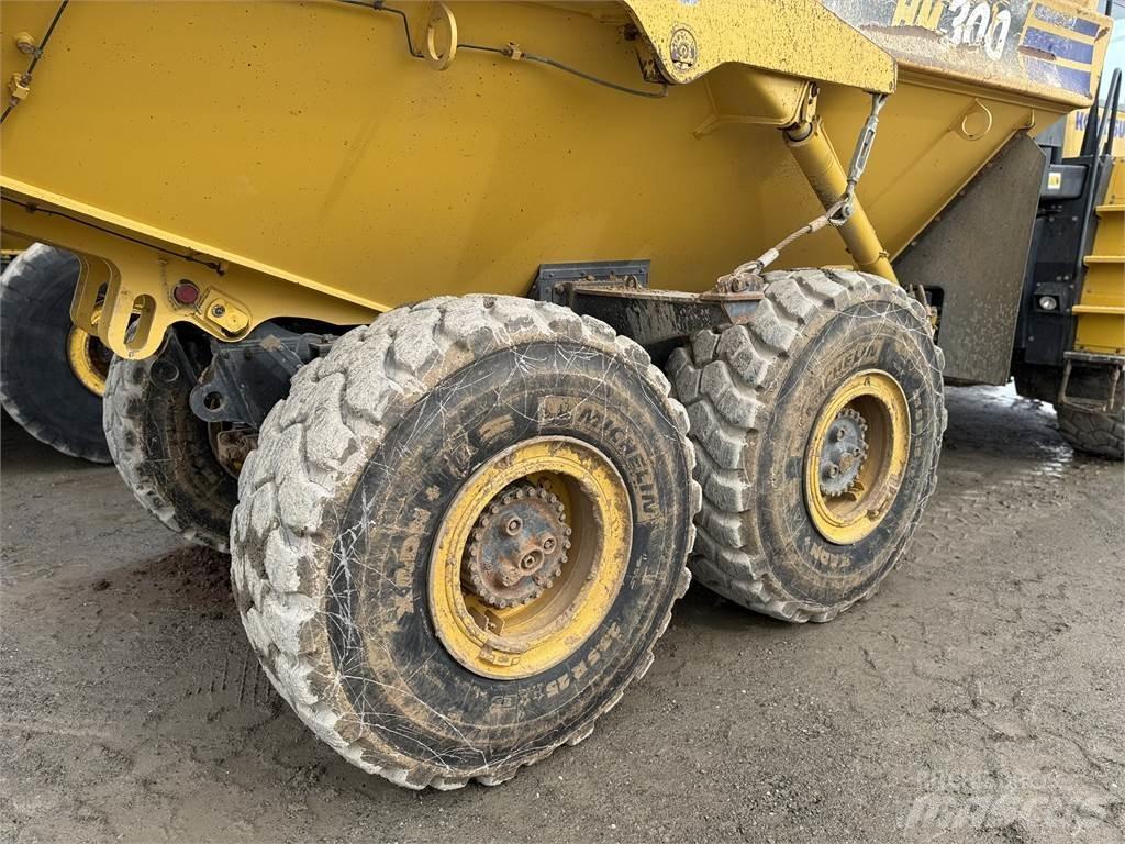 Komatsu HM300-5 Liigendraamiga pinnaseveokid