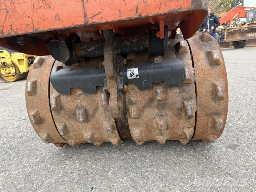 Bomag BMP 8500 Pinnasetihendajad