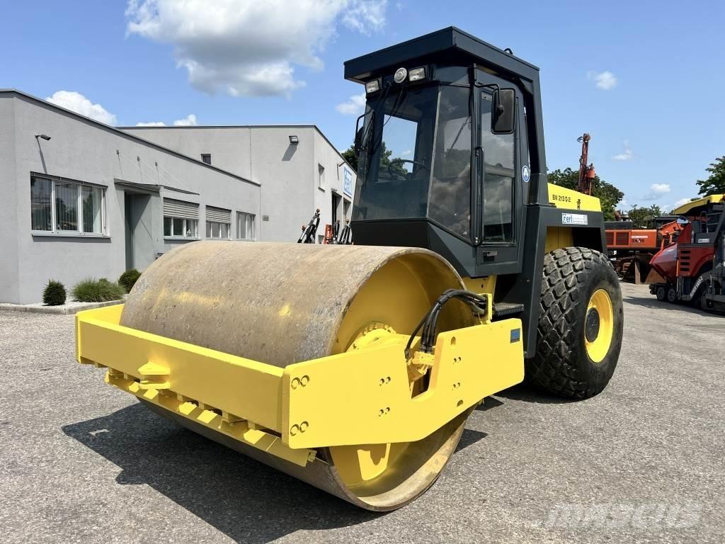 Bomag BW 213 D-2 Ühe trumliga rullid