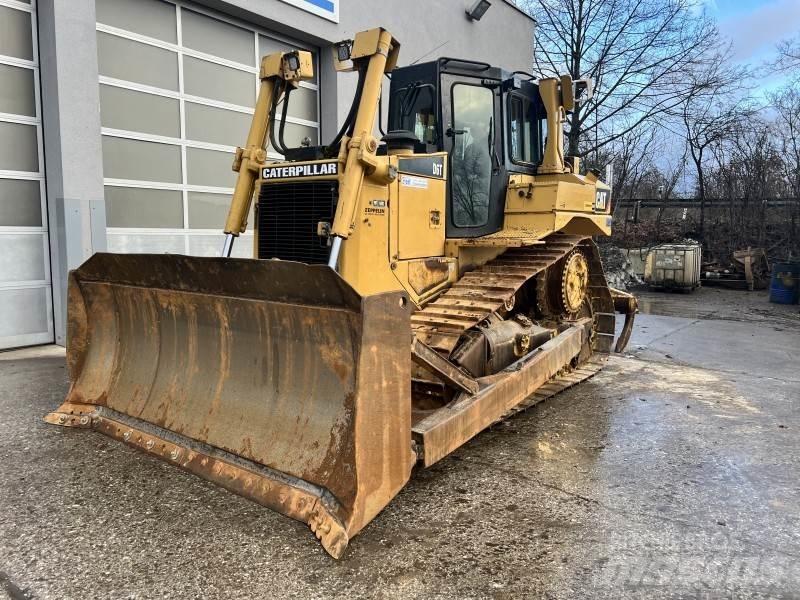 CAT D 6 T Buldooserid