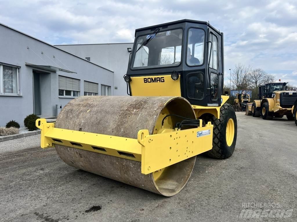 JCB Vibromax W 1402 D Ühe trumliga rullid