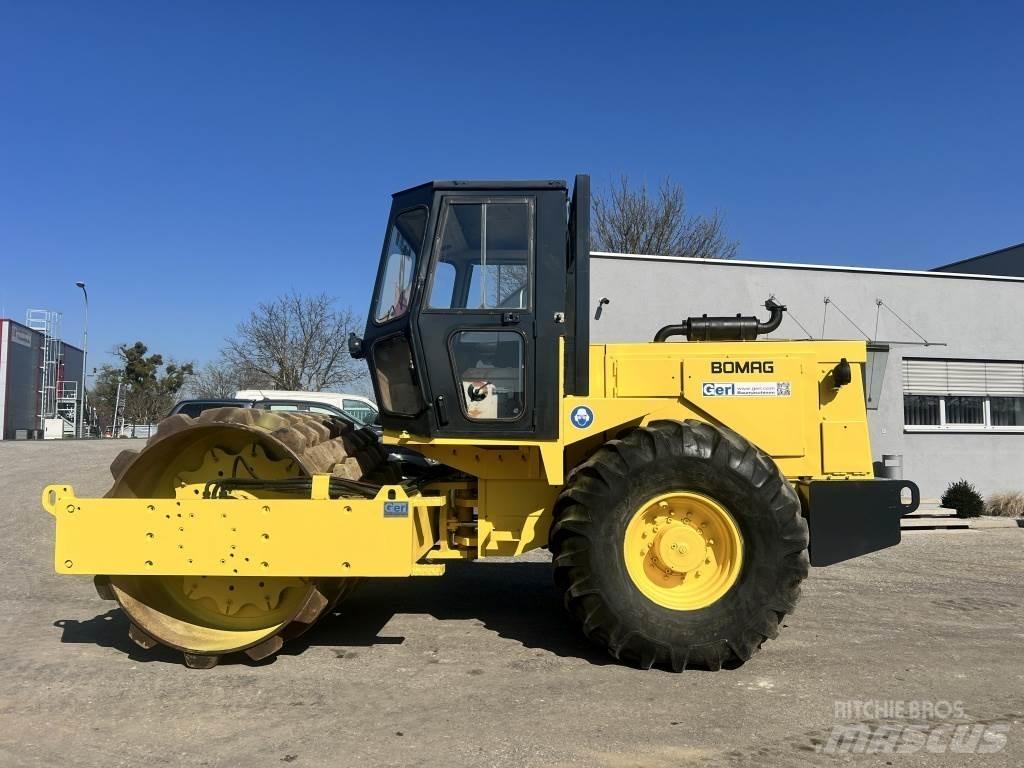 JCB Vibromax W 1402 PD Ühe trumliga rullid