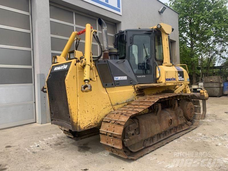 Komatsu D 65 EX-15 Buldooserid