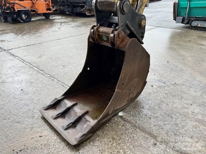 Komatsu PC 210-6K Roomikekskavaatorid