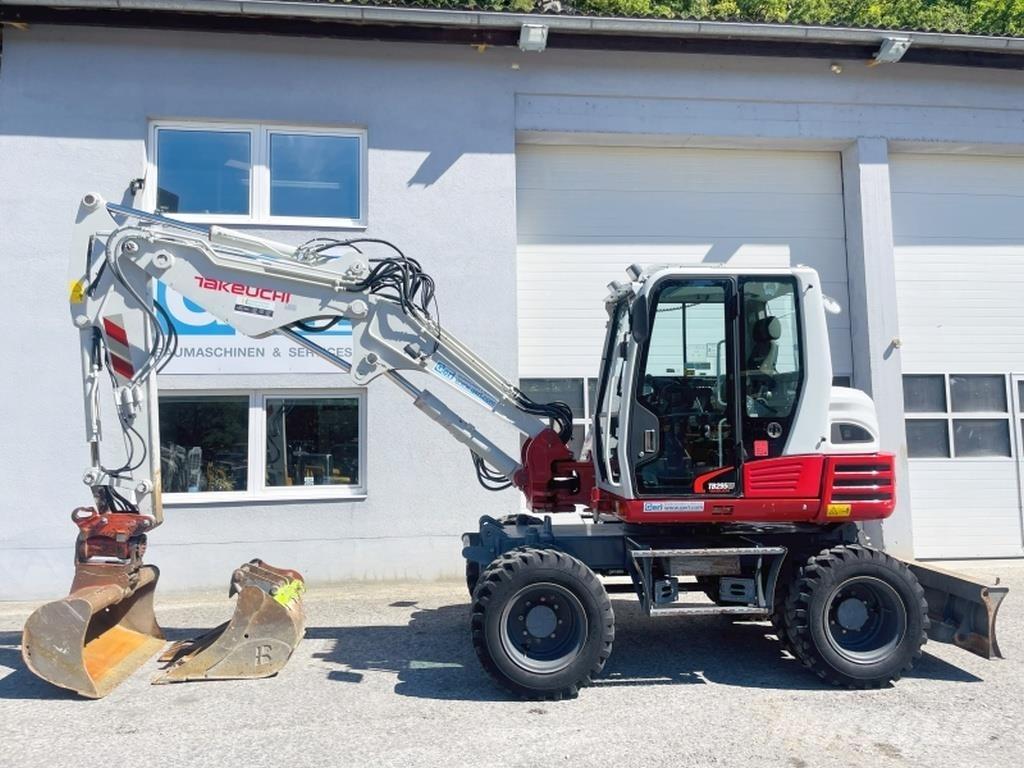 Takeuchi TB295W Ratasekskavaatorid