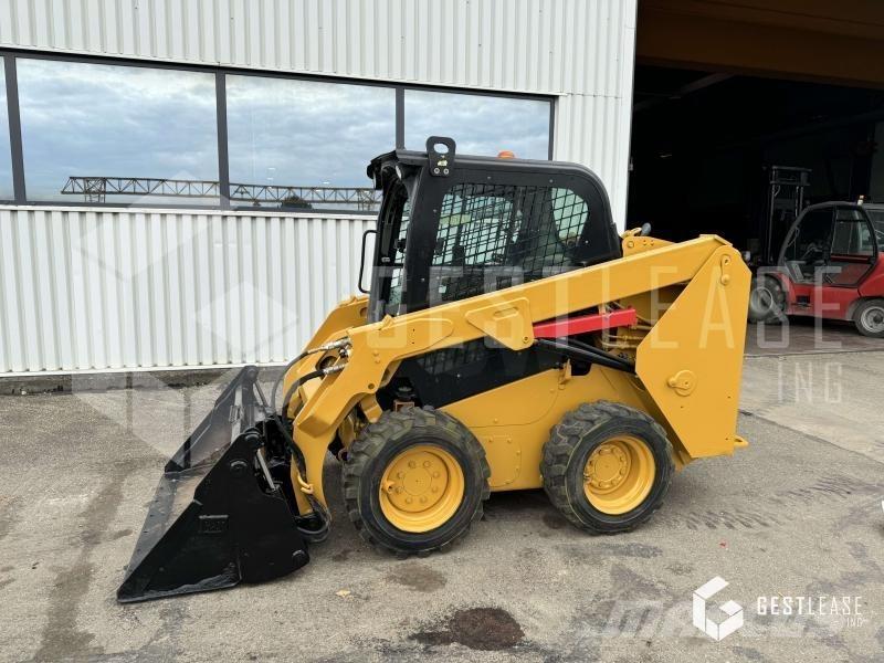 CAT 236D Väikelaadurid