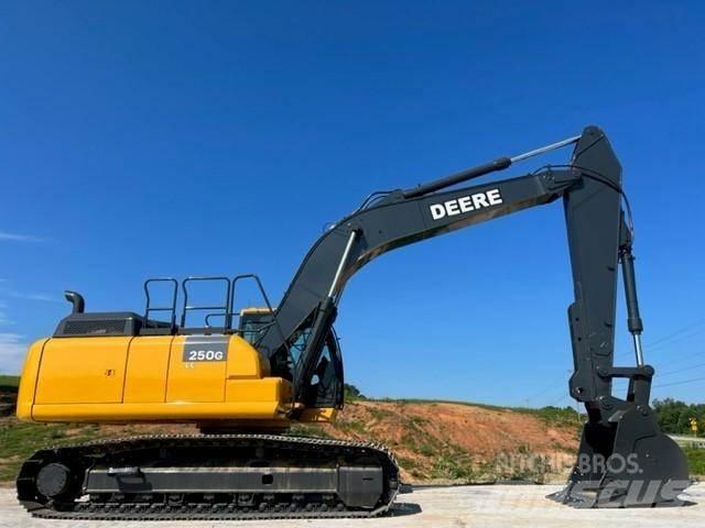 John Deere 250G Roomikekskavaatorid