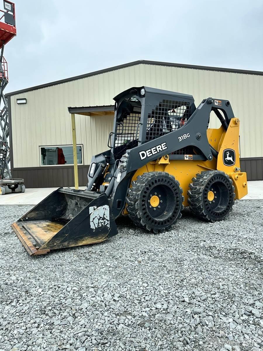 John Deere 318G Kompaktlaadurid