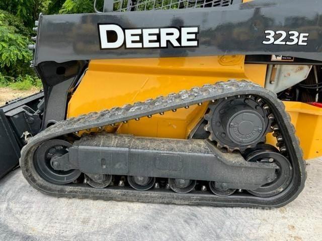 John Deere 323E Kompaktlaadurid