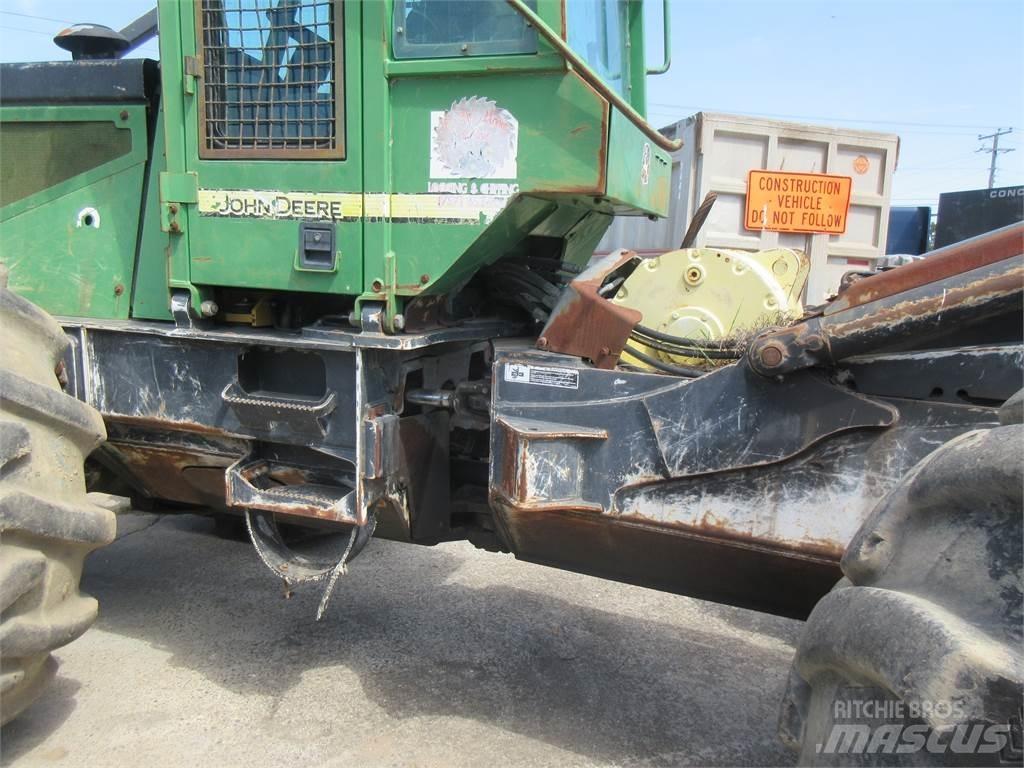 John Deere 748H Väljaveotraktorid