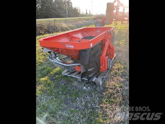 Kuhn AXIS 20.1W Mineraalväetise laoturid
