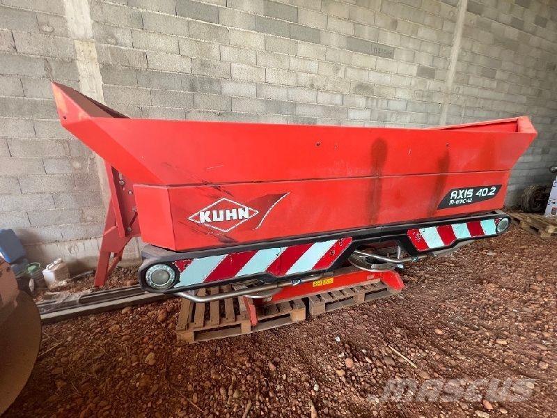 Kuhn AXIS 40.2 Mineraalväetise laoturid