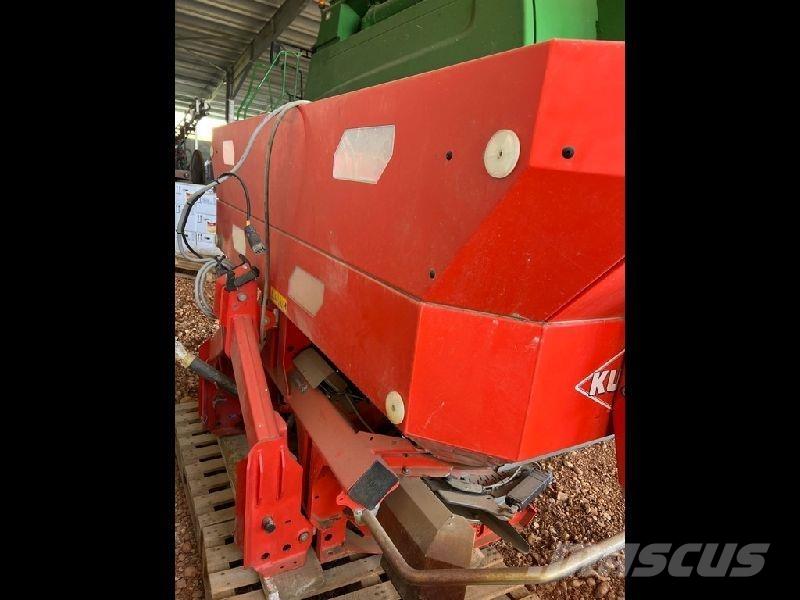 Kuhn AXIS 40.2 Mineraalväetise laoturid