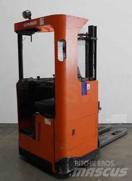BT SRE135 Platvormiga virnastajad