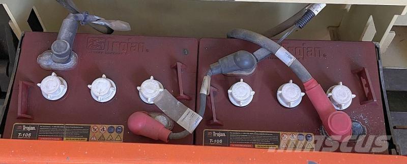 JLG 2030ES Iseliikuvad poomtõstukid