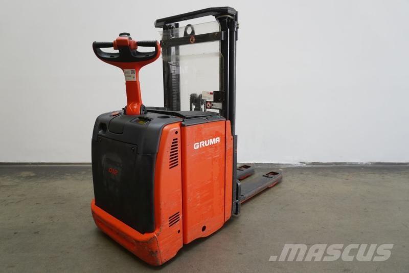 Linde D 12 133 Platvormiga virnastajad