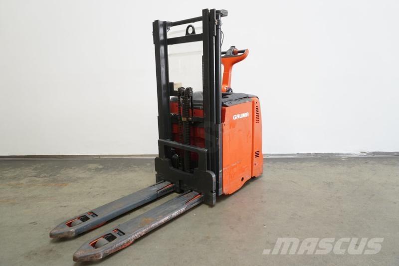 Linde D 12 133 Platvormiga virnastajad