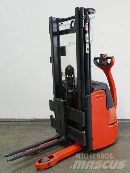 Linde L 10 379 Platvormiga virnastajad