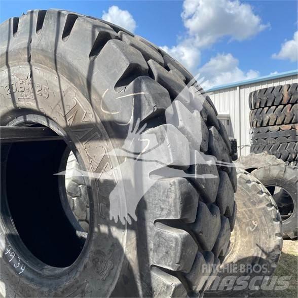 Titan 20.5R25 Rehvid, rattad ja veljed