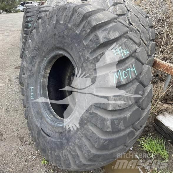 Titan 23.5x25 Rehvid, rattad ja veljed