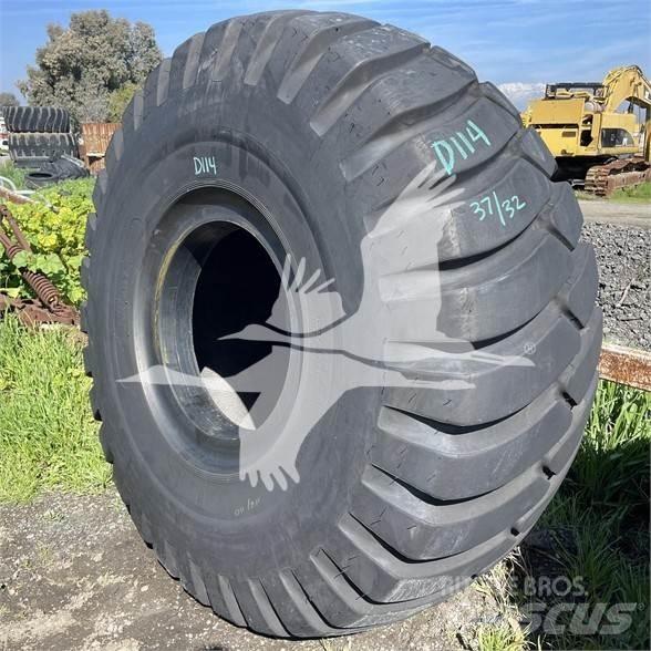 Titan 29.5x25 Rehvid, rattad ja veljed