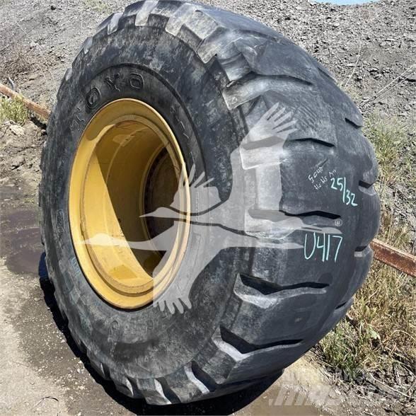 Toyo 35/65x33 Rehvid, rattad ja veljed