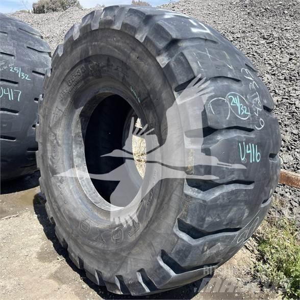 Toyo 35/65x33 Rehvid, rattad ja veljed