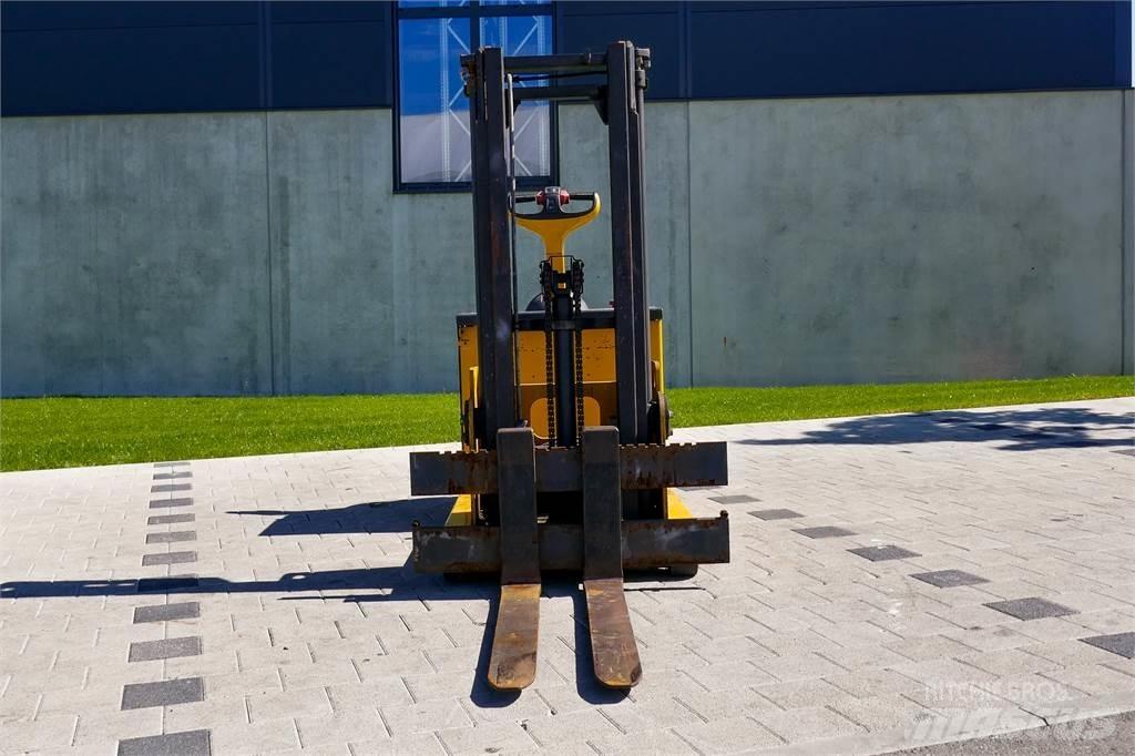 Linde L12 Järelkäidavad virnastajad