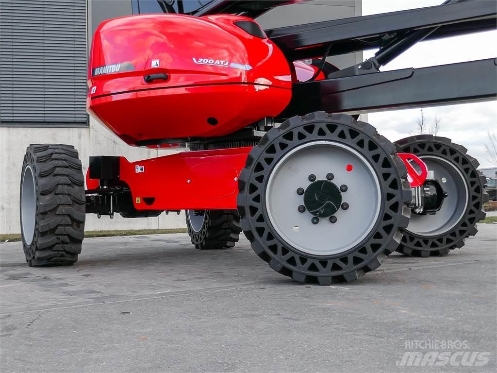Manitou 200 ATJ Iseliikuvad poomtõstukid