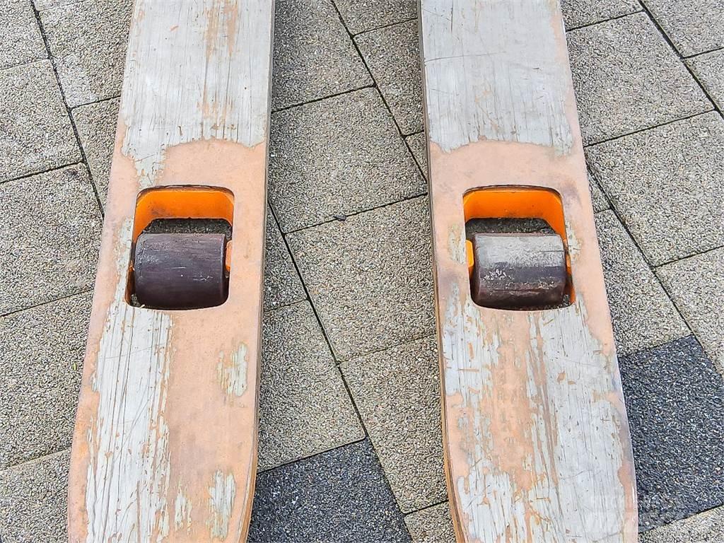 Still EGV 10 Järelkäidavad virnastajad