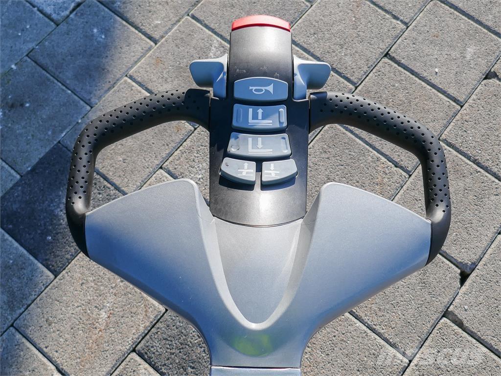 Still EXV 14i Järelkäidavad virnastajad