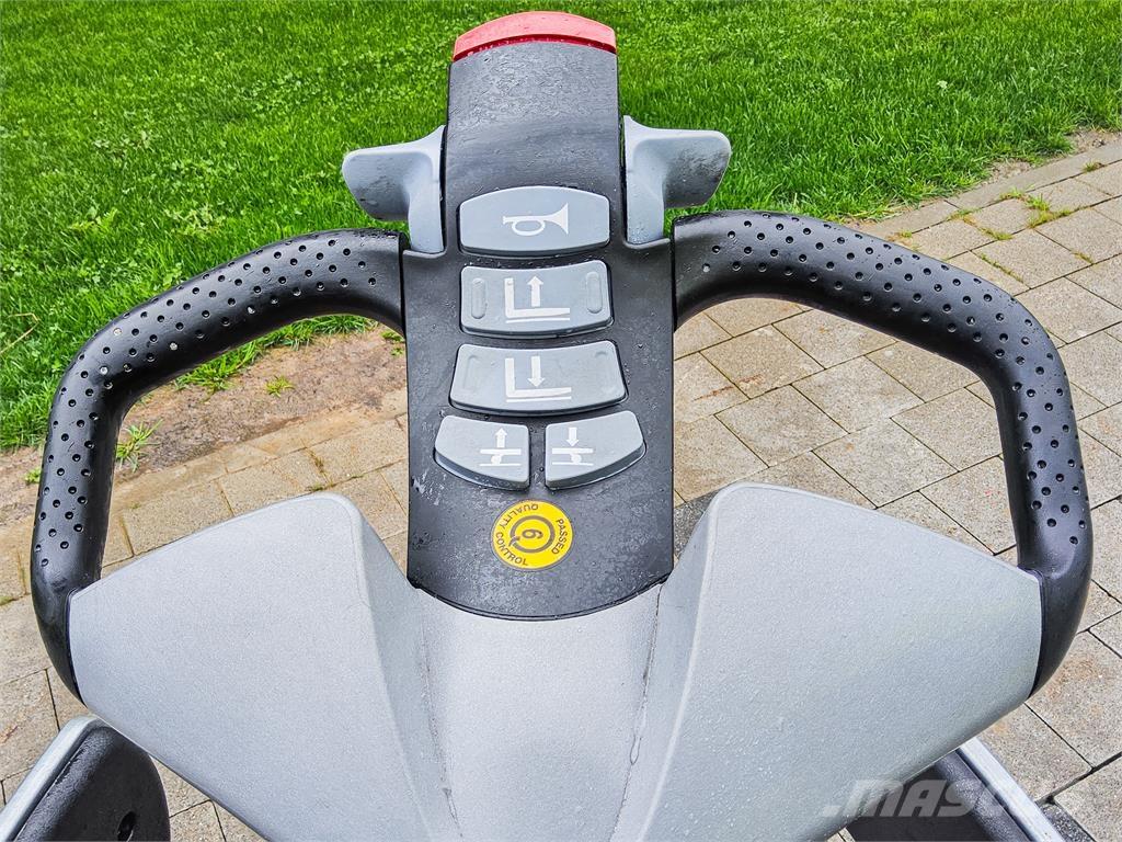 Still EXV SF16i Järelkäidavad virnastajad