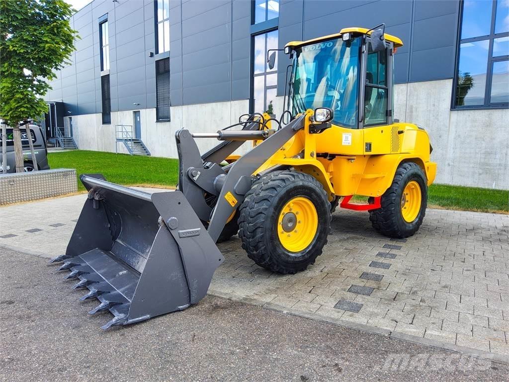 Volvo L 30G Miniekskavaatorid < 7 t