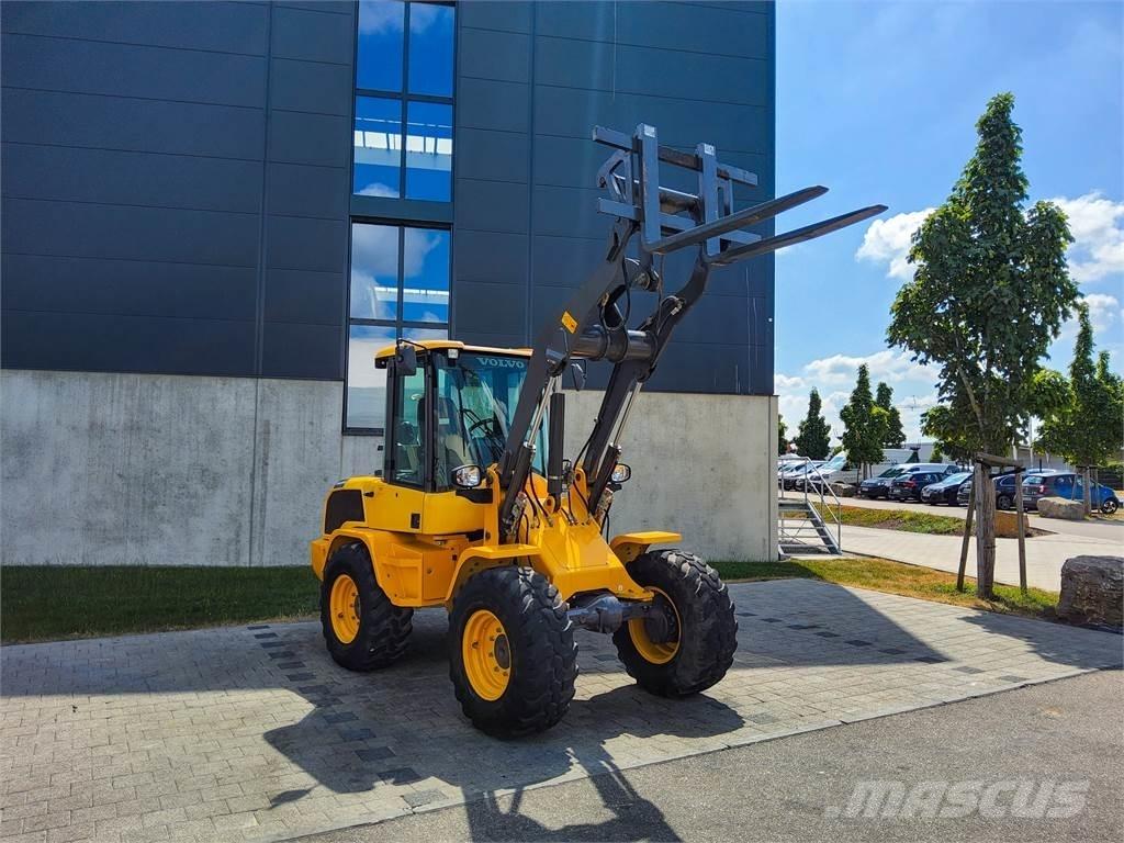 Volvo L 30G Miniekskavaatorid < 7 t