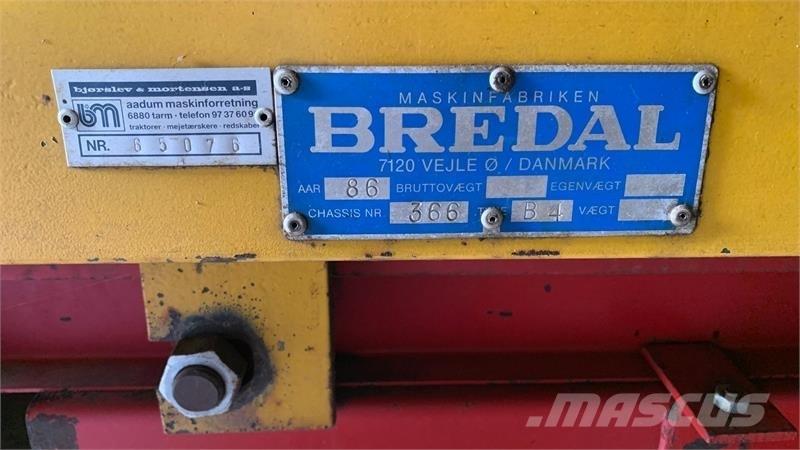 Bredal B 4 Mineraalväetise laoturid
