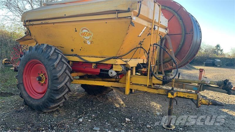 Bredal B 4 Mineraalväetise laoturid