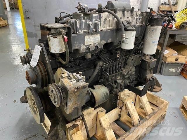 Komatsu SA6D125E-2 Mootorid