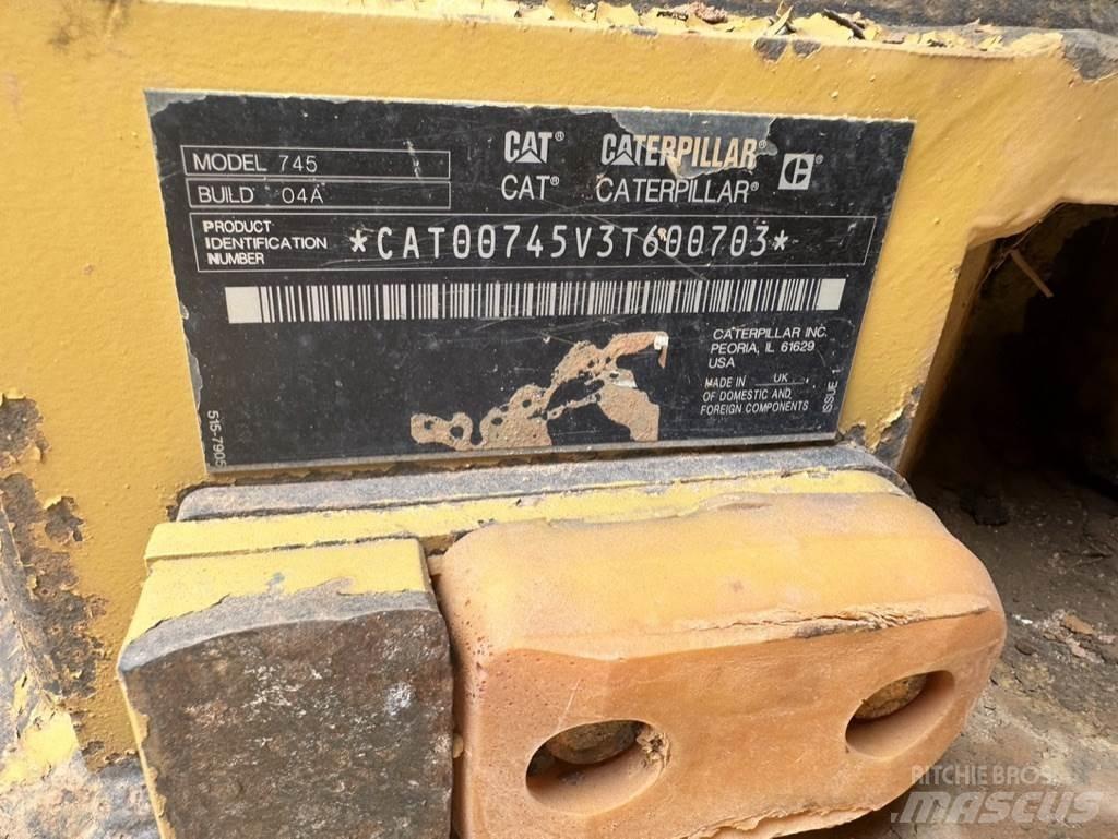 CAT 745 Liigendraamiga pinnaseveokid