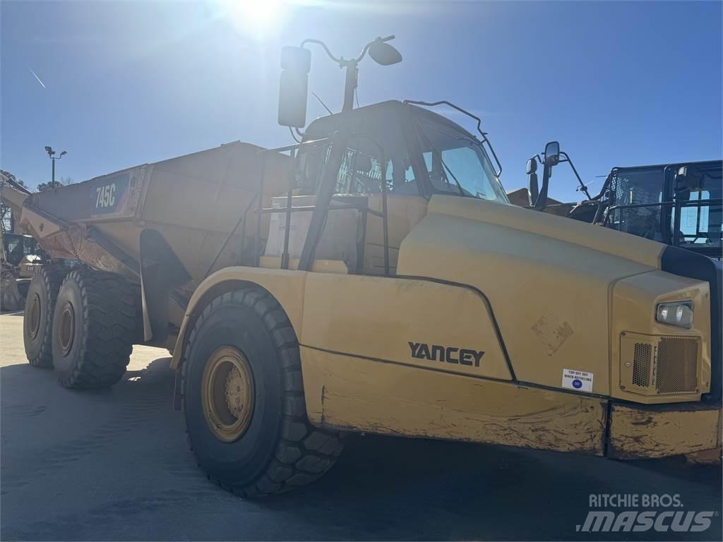CAT 745 Liigendraamiga pinnaseveokid