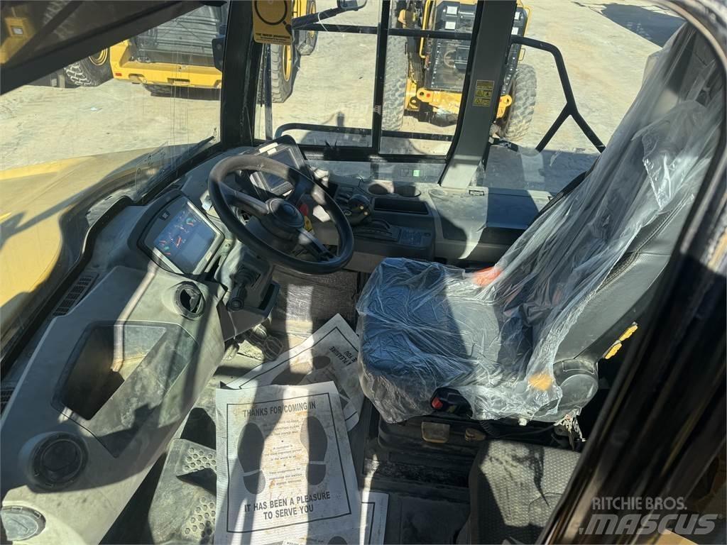 CAT 745 Liigendraamiga pinnaseveokid