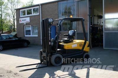 OM XE 30 ac Elektritõstukid