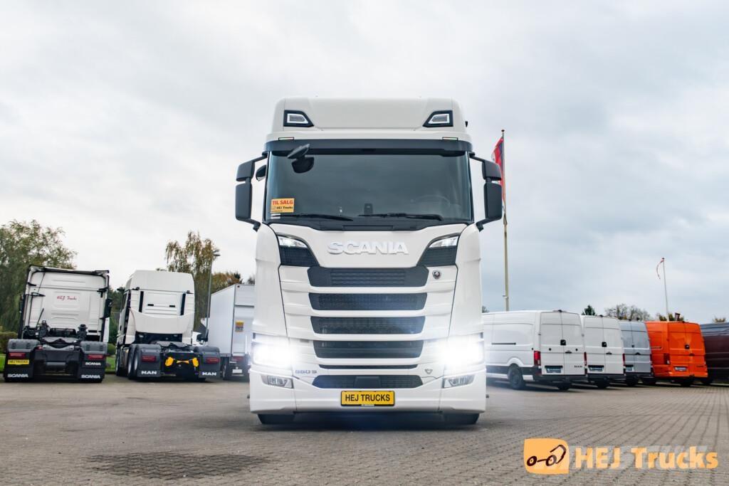 Scania S660 A6x2/4NB Sadulveokid