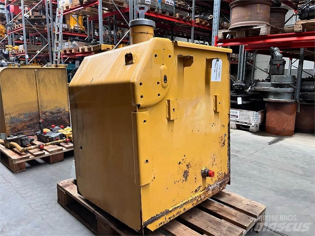 CAT 323D brændstoftank Muud osad