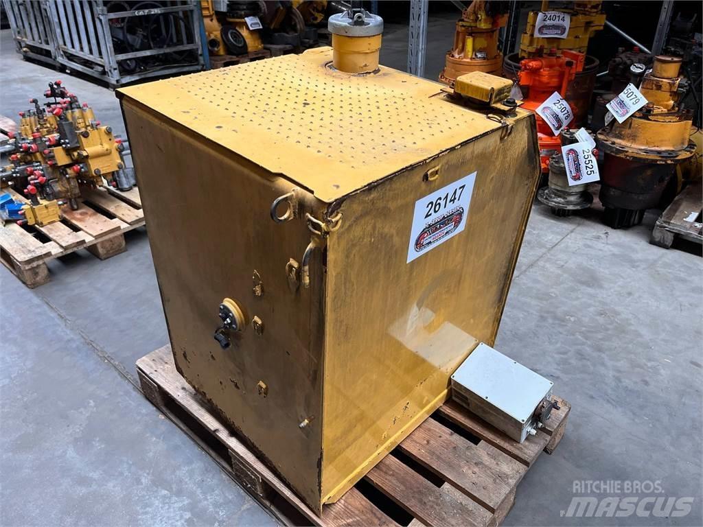 CAT 323D brændstoftank Muud osad