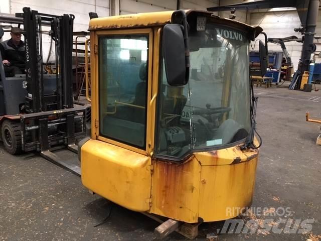  Førerhus ex. Volvo L180E Muud osad