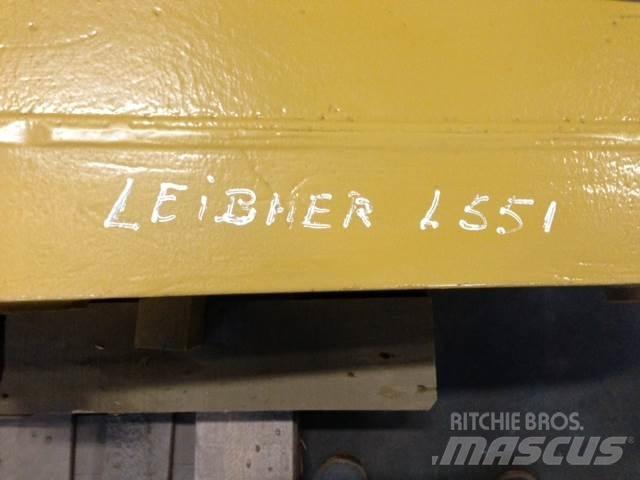 Liebherr L551 Link Arm Muud osad