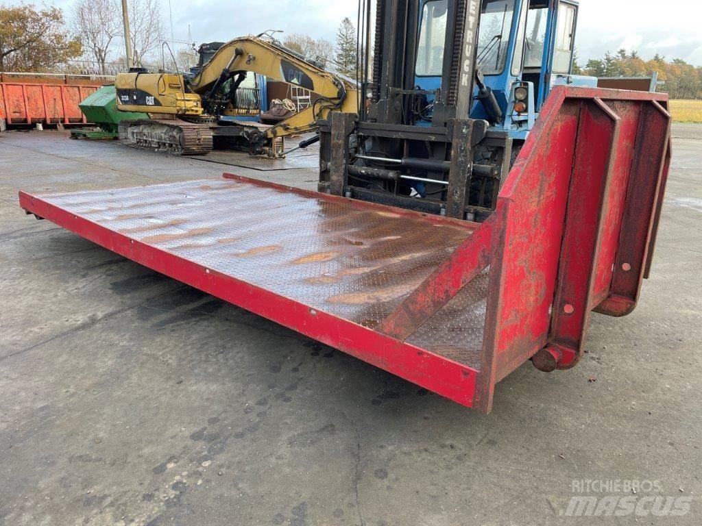  Maskintrailer med wirehejs Raskeveo poolhaagised
