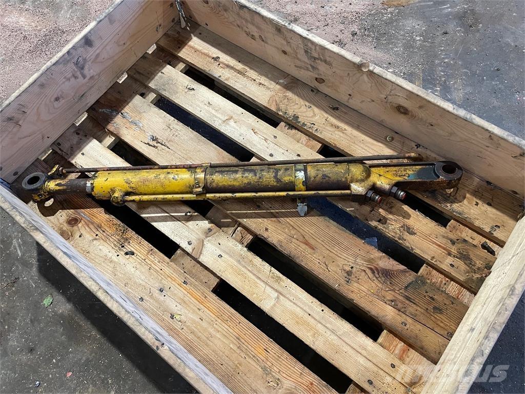  Skovlcylinder ex. MF50BX Hüdraulika