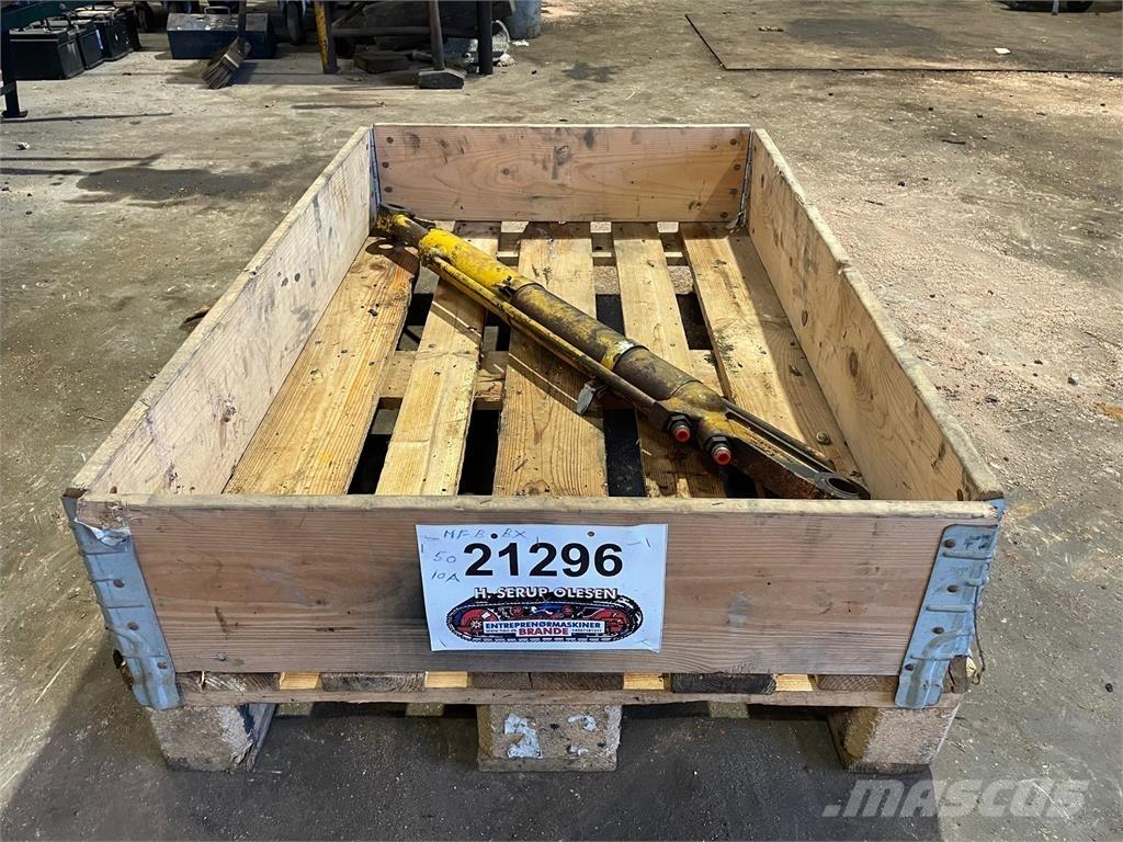  Skovlcylinder ex. MF50BX Hüdraulika